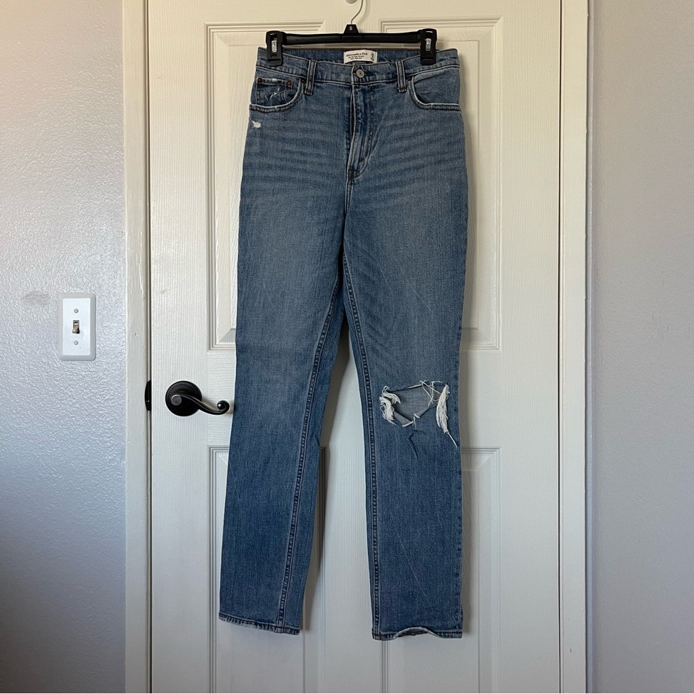 Abercrombie & Fitch 90s Slim Straight Ultra High Rise Med Wash Denim sz 6r / 28